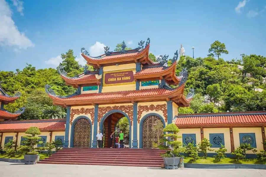 Tour Hanoi – Yen Tu Pagoda – Ba Vang Pagoda